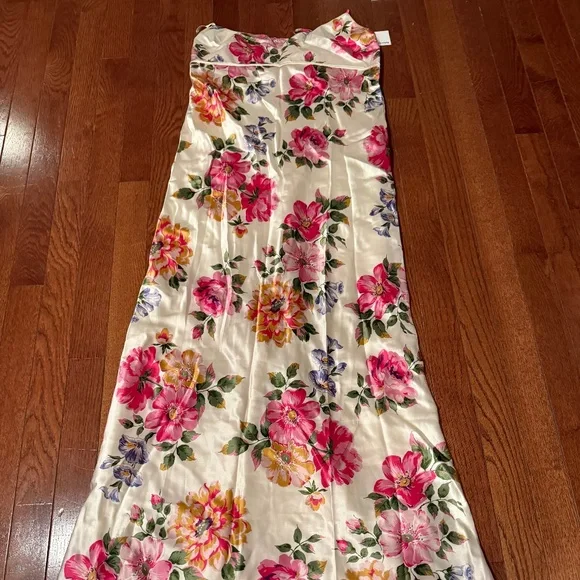 NWT Reformation Kailyn Silk Dress Sz 6 - Picture 2 of 5
